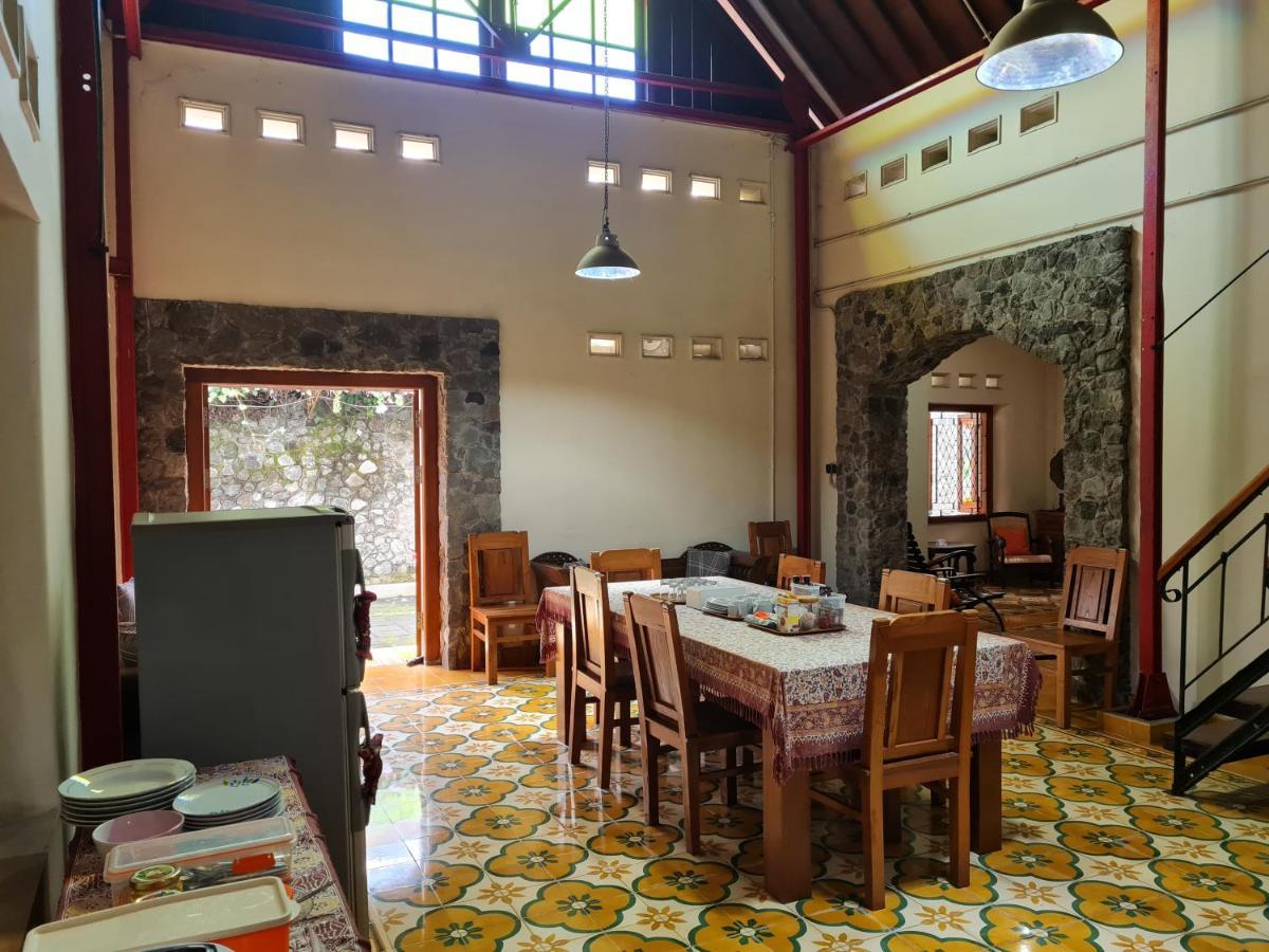 Omah Pitoe Yogya Homestay Yogyakarta Bagian luar foto