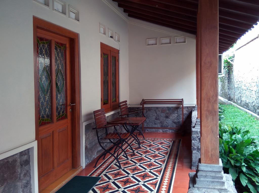 Omah Pitoe Yogya Homestay Yogyakarta Bagian luar foto